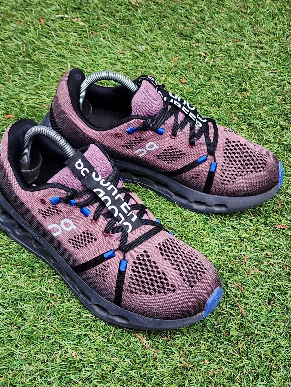ON CLOUDSURFER - Womens Sneakers - SIZE 10